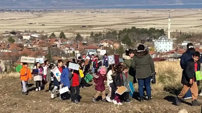Burdur’da Geleceğe Nefes: Minik Elleriyle Toprağa Fidan Diktiler