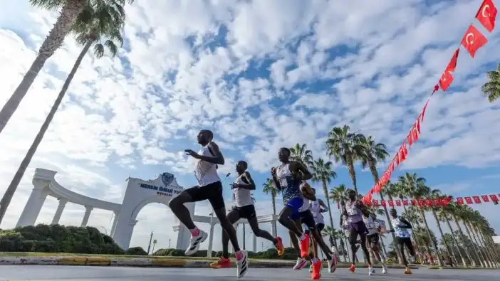 Mersin Maratonu’nda Dünya Çapında Zafer Çift Rekorla Taçlandı!