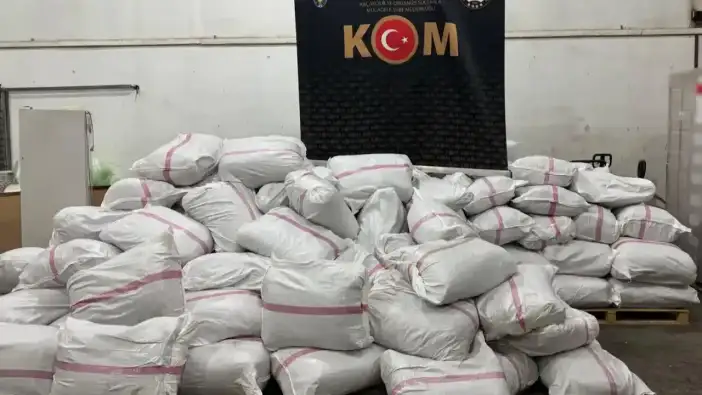 Antalya Emniyetinden Kaçakçılık Operasyonu! Binlerce Kaçak Ürün Ele Geçirildi