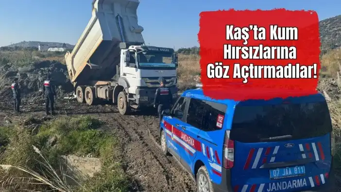 Kaş’ta Eşen Çayı'ndan Kum Alırken Yakalandılar! Jandarma Affetmedi
