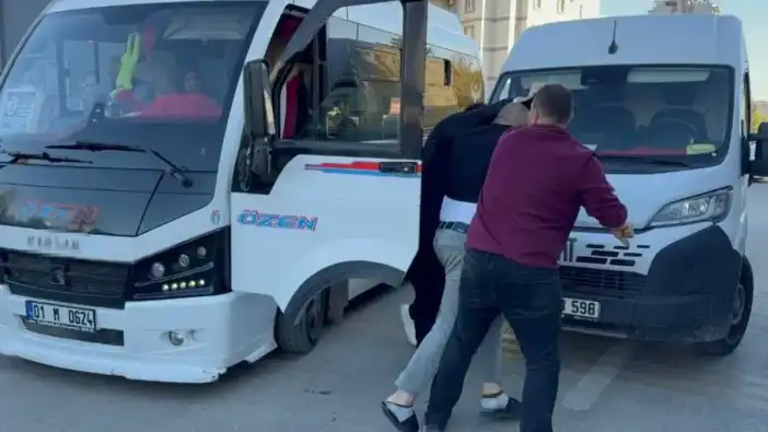 Adana’da Yol Verme Tartışması Kavgaya Dönüştü: O Anlar Kamerada!
