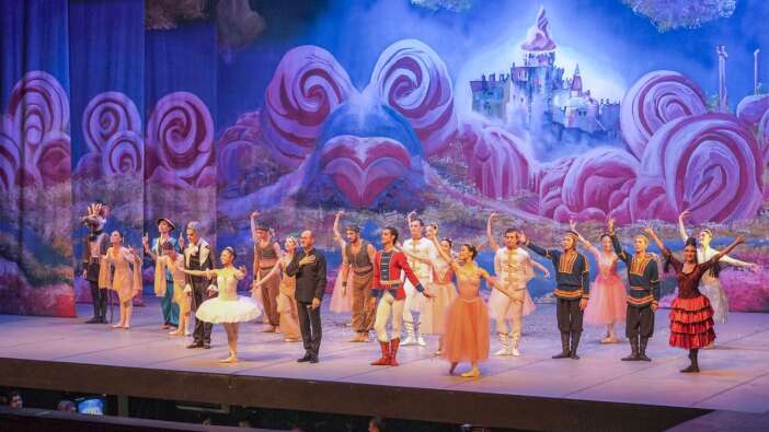 Antalya DOB'da Dolu Dolu Yılbaşı Konser Programı