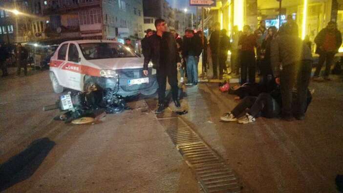 Isparta Yalvaç’ta Kaza: Otomobil ile Motosiklet Çarpıştı, 2 Kişi Yaralandı