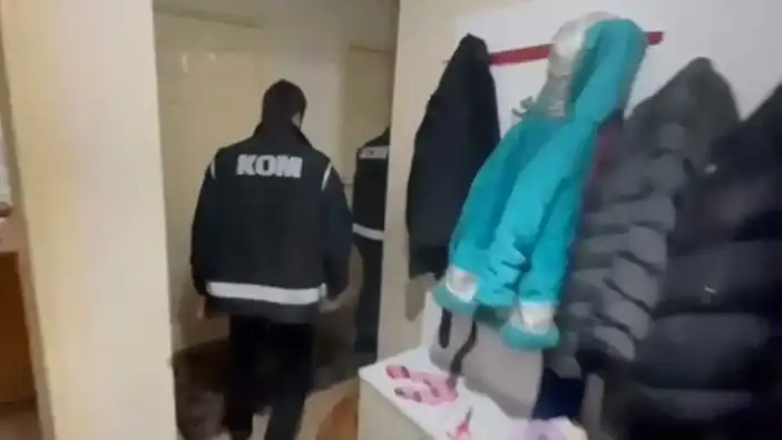 Hatay’da 40 Yıl Hapisle Aranan Firari Elbise Dolabında Yakalandı!