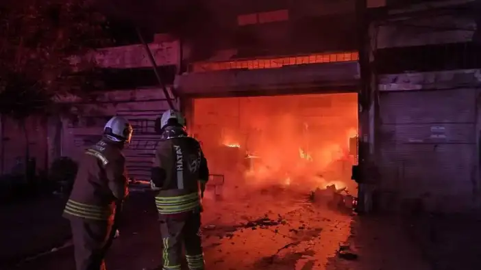 Hatay’da Sabaha Karşı Korku Dolu Anlar: İş Yeri Küle Döndü!
