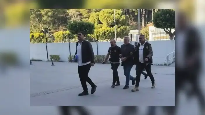 Manavgat'ta 2 Kişiyi Öldüren Cinayet Zanlısı Adliyeye Sevk Edildi