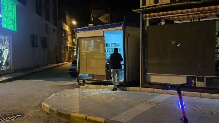 Hatay’da Gece Yarısı Taşlı Saldırı: 6 Araç, 4 İş Yeri Hedefte!