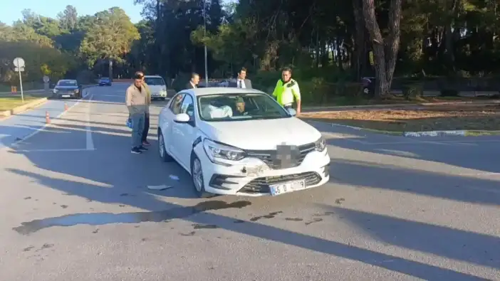 Manavgat'ta Otomobil Sürücüsü Kontrolsüz Girdiği Kavşakta Kazaya Yol Açtı