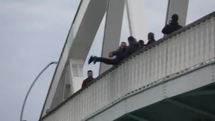 Manavgat’ta 7 Kez İntihar Girişiminde Bulunan Adam Yine Köprüye Çıktı!