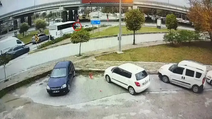 Manavgat’ta Ambulansa Yol Verecekti: Direksiyon 15 Metre, Akü 130 Metre Uçtu