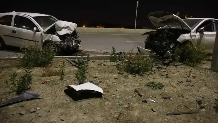 Hatay’da Birbirine Giren Araçlar Hurdaya Çıktı! 2 Yaralı