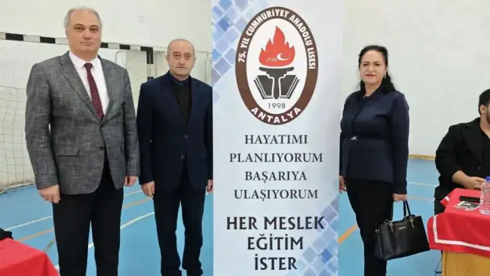 Muratpaşa'da 75. Yıl Cumhuriyet Lisesi’nde Kariyer Günlerine Yoğun İlgi