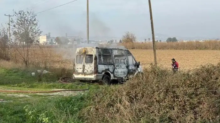 Mersin’de Minibüs Kül Oldu: Kundaklama İhtimali Araştırılıyor!