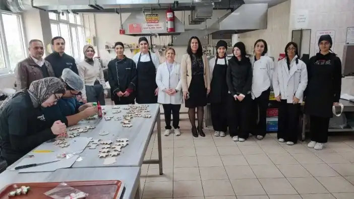 Adana’da Bir Okul Bunu Yaptı: Öğrenciler Kafe İşletiyor!