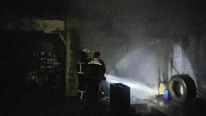 Burdur'da Alevler Sanayi Sitesini Sardı: İtfaiye Zamanla Yarıştı!