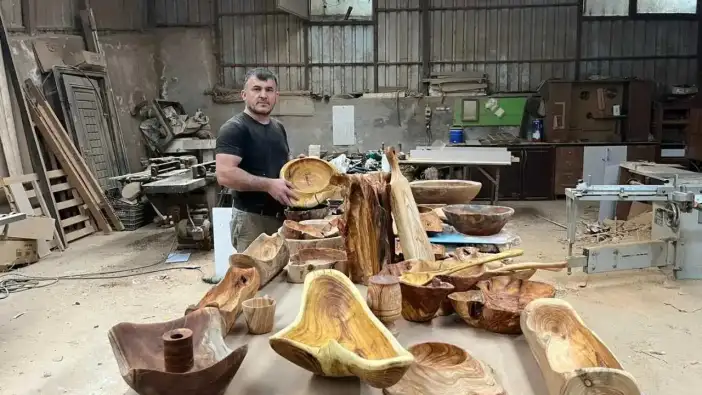 Alanya’da Ahşap Mucizesi: Çürümüş Zeytin Ağaçlarına Hayat Veriyor!