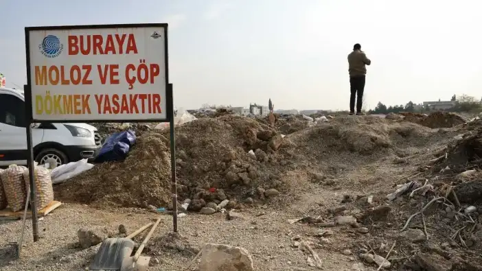 Adana’da Boş Arazi Çöplüğe Döndü: Mahalle Sakinleri İsyanda!