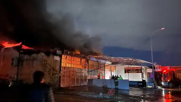 Hatay Sanayi Sitesi’nde 9 İş Yeri Yandı: “17 Yıllık Emeğimiz Gitti”