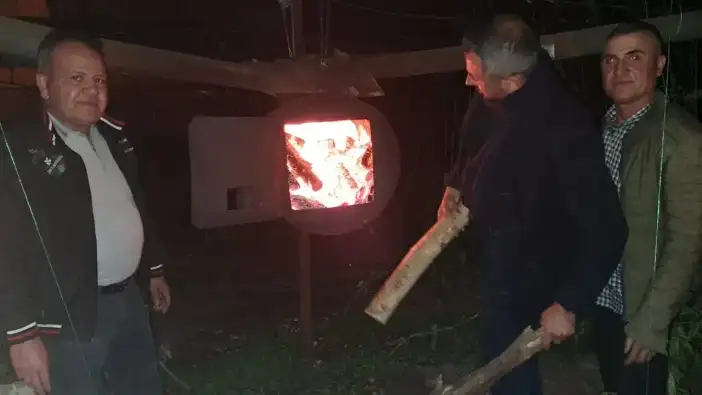 Serik’te Seracılar Zirai Don Mesaisinde: Sobalar Sabaha Kadar Yandı