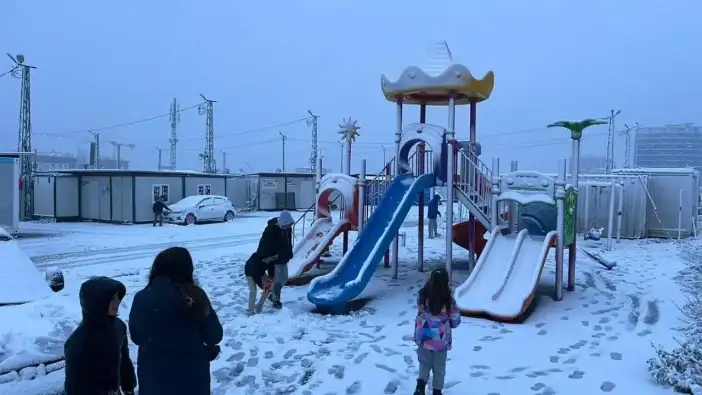 Hatay Beyaza Büründü: İki İlçede Okullar Tatil!