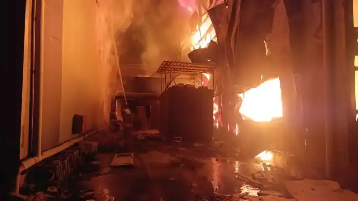 Hatay’da Depo Yangını: Alevler Son Anda Durduruldu!