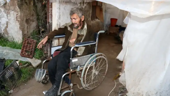 Antalya’da Muşamba Altında Yaşayan Engelli Vatandaşa Umut Eli