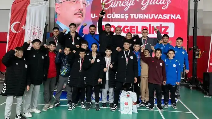 Korkuteli’nin Altın Çocukları Bursa’yı Salladı: 9 Madalya, 1 Şampiyonluk!