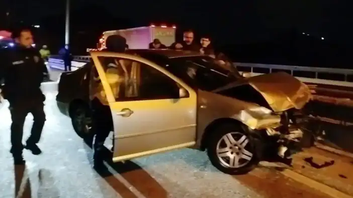 Burdur Kurna Rampası’nda Kaza: Sürücü Araçta Sıkıştı