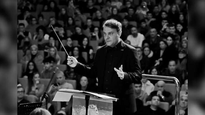 Kepez orkestra şefi Engin Beslek’e Uluslararası Ödül