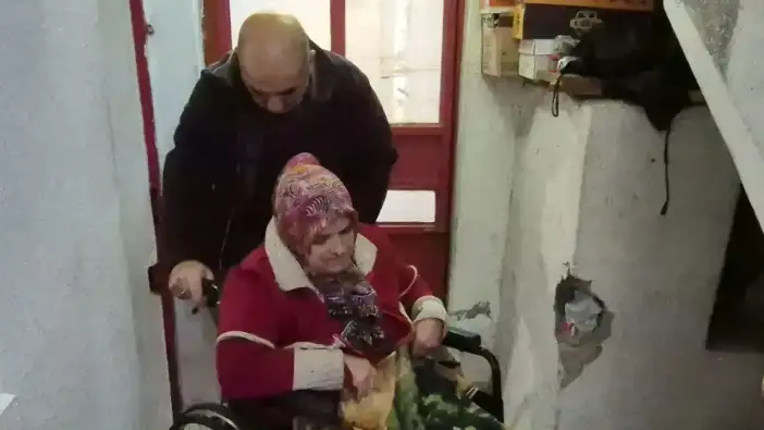 Isparta'da Omurgası Kırılan Kadının En Büyük Destekçisi 22 Yıllık Eşi!