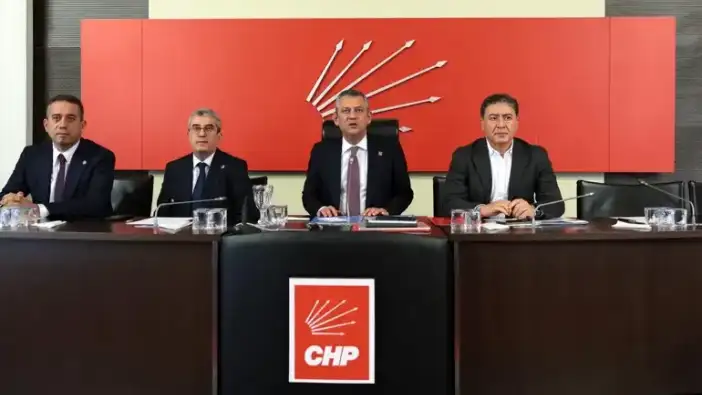 CHP’de Kapalı Grup Toplantısı: Özel’den ‘Sahaya İnin’ Çağrısı