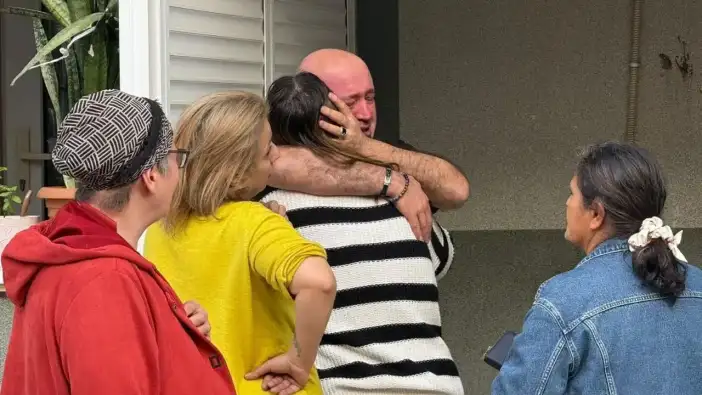 Kepez’de Yangın: Baba Kızına Sarılarak Teselli Etti