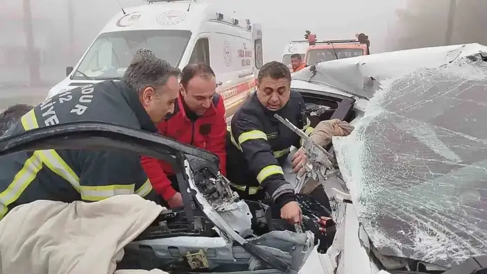 Yoğun Siste Zincirleme Kaza: Burdur-Ankara Yolunda 4 Araç Birbirine Girdi