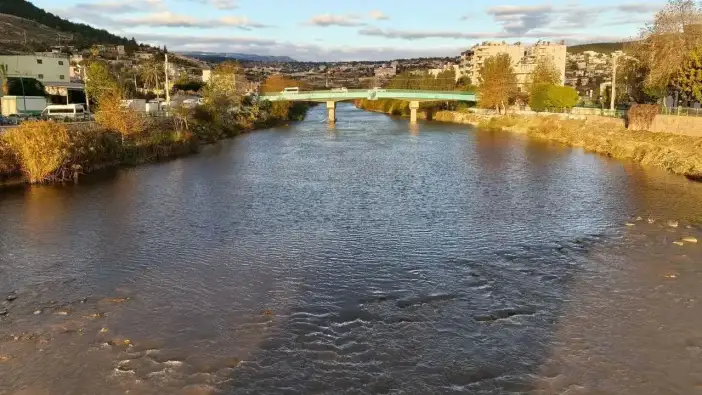 Mersin’de Göksu Nehri’ni Karartan Kirliliğe Tarihi Ceza!