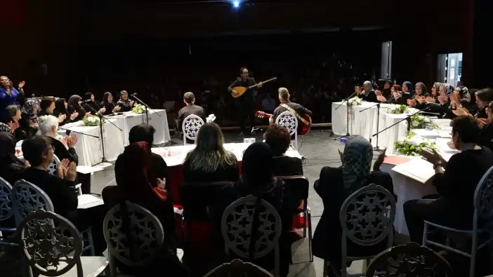 Burdur’da 65 Yaş Üstü Vatandaşlar Mezuniyet Coşkusu Yaşadı