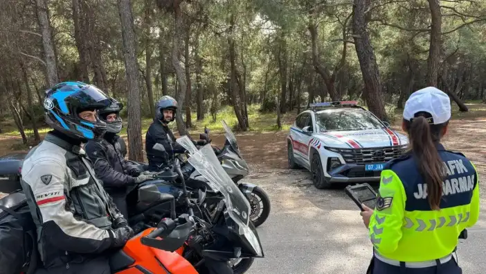 Jandarma Cadde Cadde Denetledi: Antalya’da 2 Bin 827 Motosiklet Kontrolden Geçti