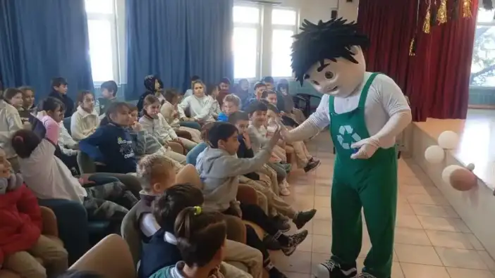 Kemer’de Minik Ellere Çevre Dedektifiyle Doğa Aşısı