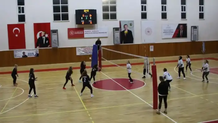 Kumluca’da Öğretmenler Voleybol Turnuvası Sona Erdi