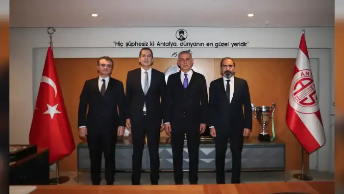 Antalyaspor Tesislerinde Kritik Buluşma