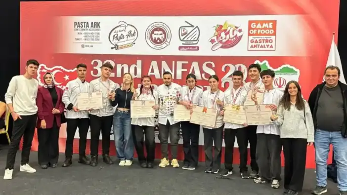 Ispartalı Öğrenciler Antalya’dan Ödüllerle Döndü