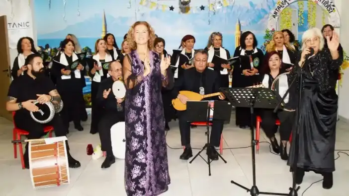 Antalya Huzurevi’nde Yaşlılara Türkü Ziyafeti