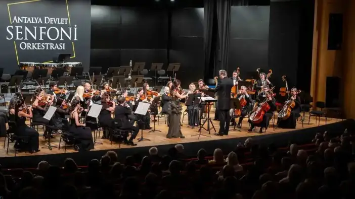 Antalya’da Klasik Müzik Gecesi Büyüledi: Aspendos Alkışlarla Titredi!
