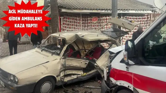 Isparta’da Ambulansla Otomobil Çarpıştı: 2 Kişi Araçta Sıkıştı!