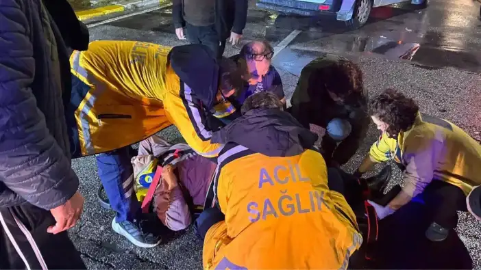 Kepez’de Yaya Geçidinde Motosiklet Çarptı: 2 Yaralı