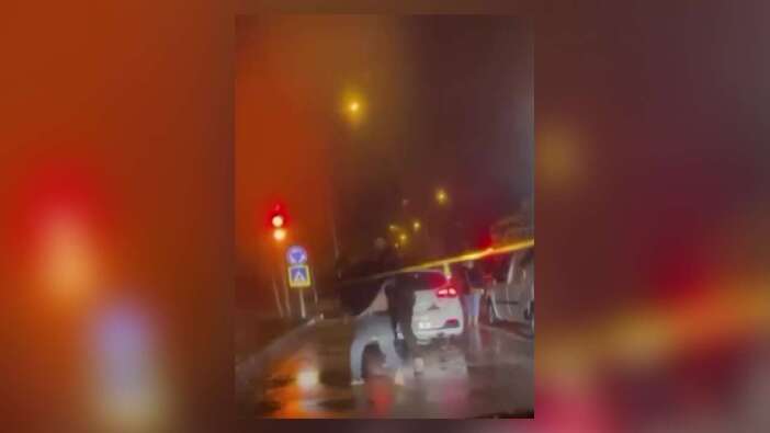 Adana Trafiğinde Öfke Patlaması: Yol Ortasında Yumruklar Havada Uçuştu!