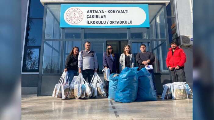 Konyaaltı'nda İyilik Köprüsü: Geri Dönüşümden Okul Sıralarına Uzanan Destek