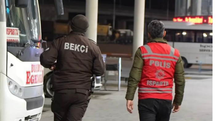 Isparta’da Huzurlu Sokaklar Uygulaması’nda Aranan 12 Şahıs Yakalandı