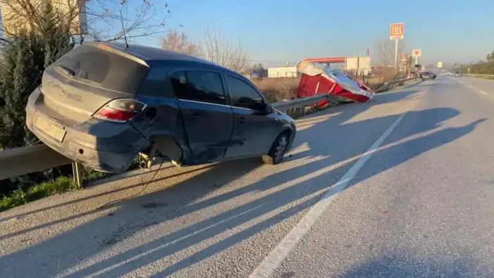 Serik’te Sabah Saatlerinde Facianın Eşiğinden Dönüldü! Otomobil Bariyerlerde Asılı Kaldı