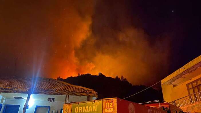 Serik'te Orman Yangını: Ekipler Seferber Oldu, İlk Tahliye Haberi Geldi!