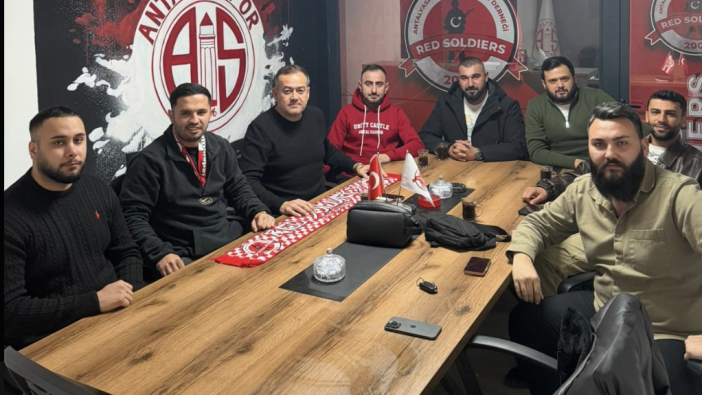 Red Soldiers’tan Gençlerbirliği Mesaisi: Tribünler Kritik Maça Hazırlanıyor!